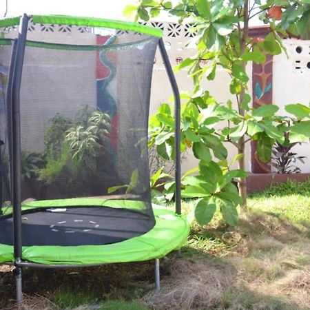 Fully Aircondition 3Bed Villa- A C- Wifi- Hotwater Фритаун Экстерьер фото