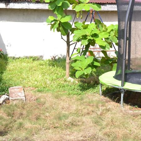 Fully Aircondition 3Bed Villa- A C- Wifi- Hotwater Фритаун Экстерьер фото