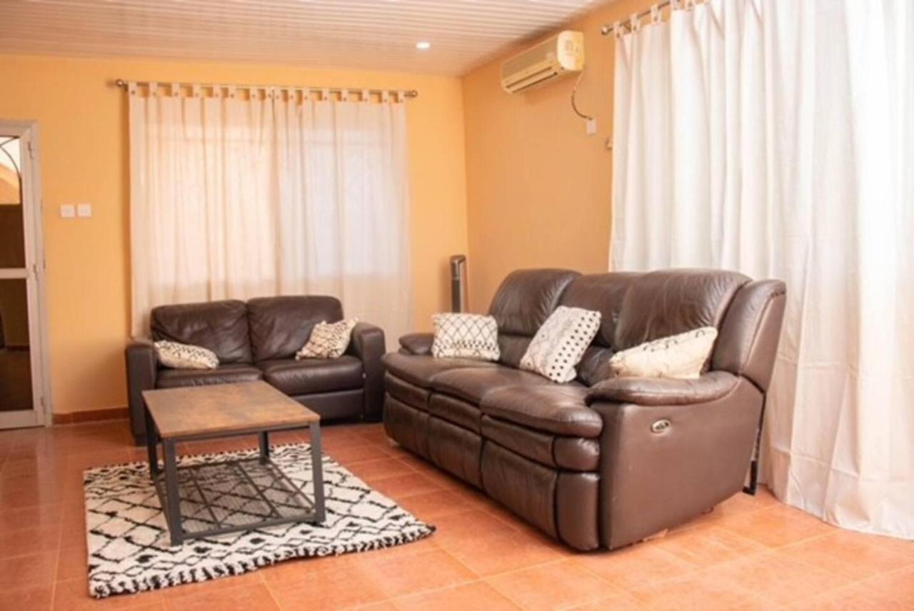 Fully Aircondition 3Bed Villa- A C- Wifi- Hotwater Фритаун Экстерьер фото