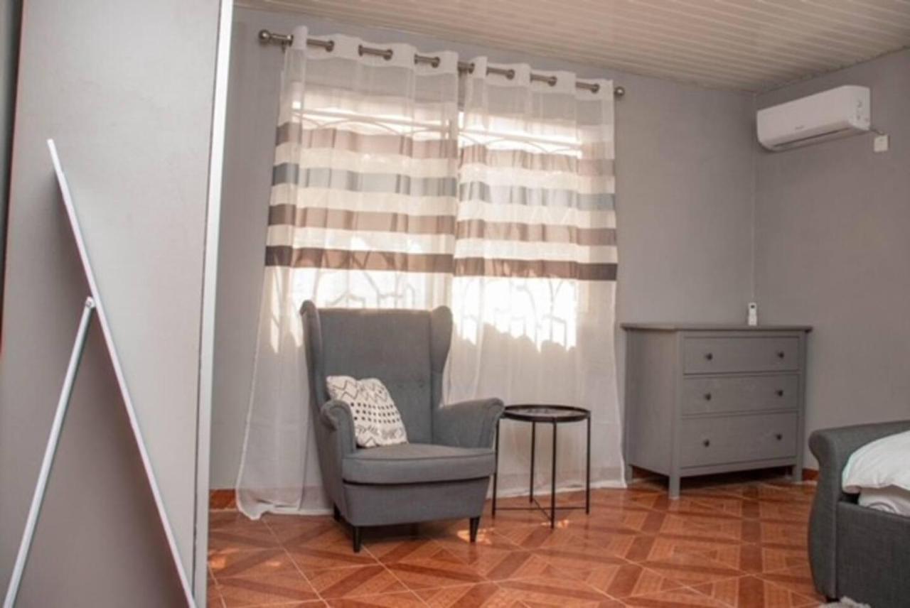 Fully Aircondition 3Bed Villa- A C- Wifi- Hotwater Фритаун Экстерьер фото