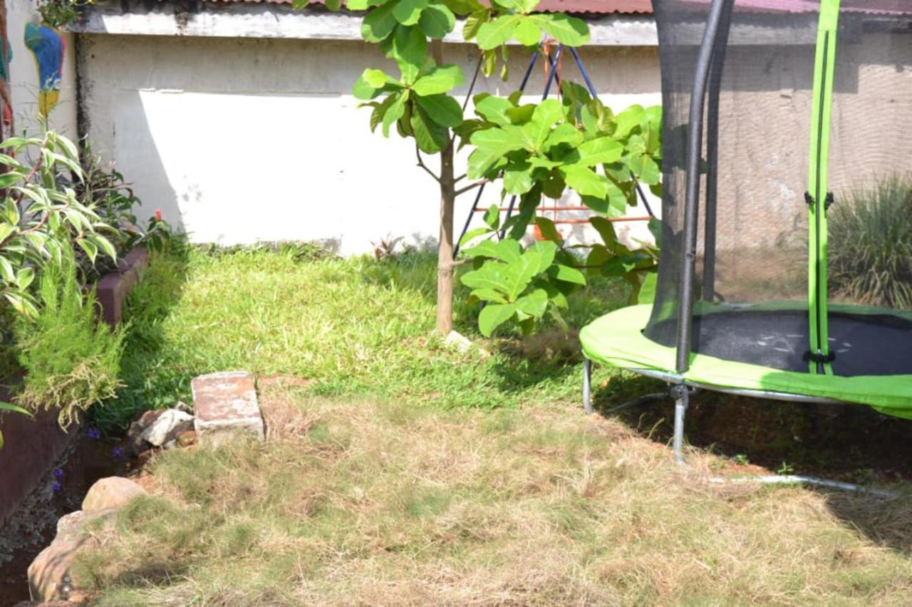 Fully Aircondition 3Bed Villa- A C- Wifi- Hotwater Фритаун Экстерьер фото