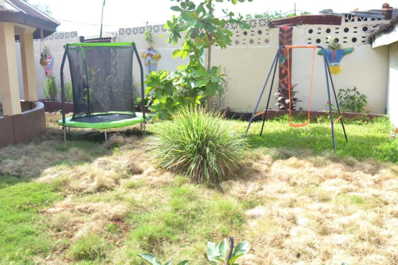 Fully Aircondition 3Bed Villa- A C- Wifi- Hotwater Фритаун Экстерьер фото