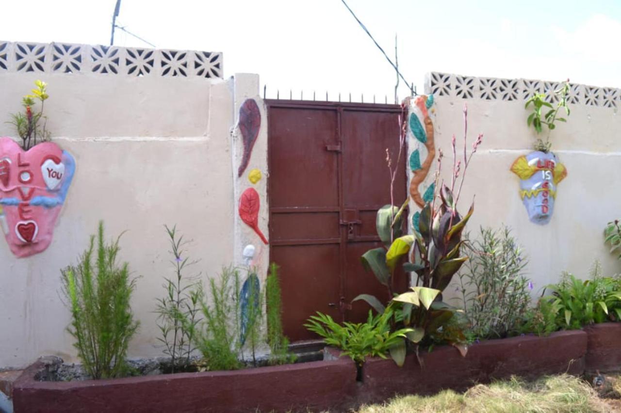 Fully Aircondition 3Bed Villa- A C- Wifi- Hotwater Фритаун Экстерьер фото